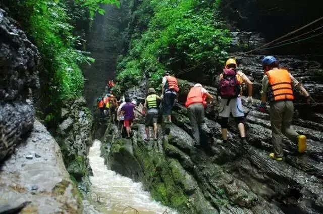 徒步旅行中如何处理紧急情况