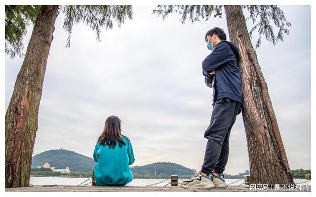 到不同国家旅行时，如何避免尴尬和误解