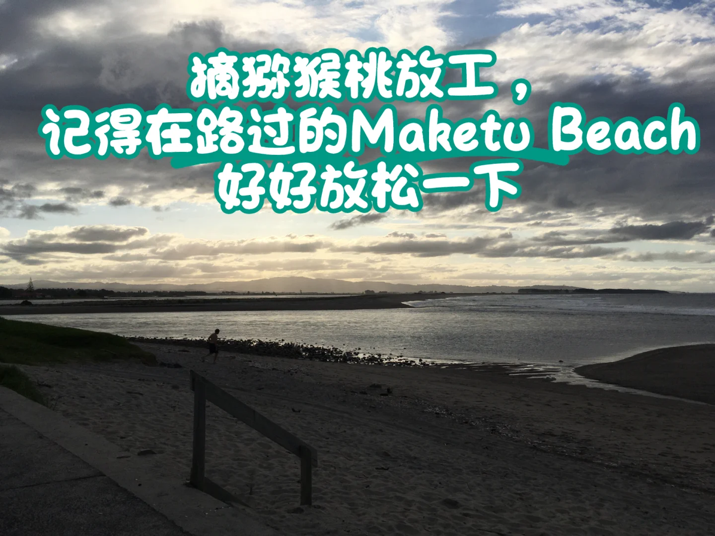 举重比赛中选手虎视眈眈，等待时机
