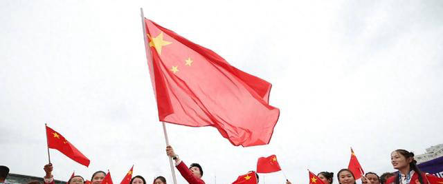 游泳赛场风云变幻，选手技惊四座