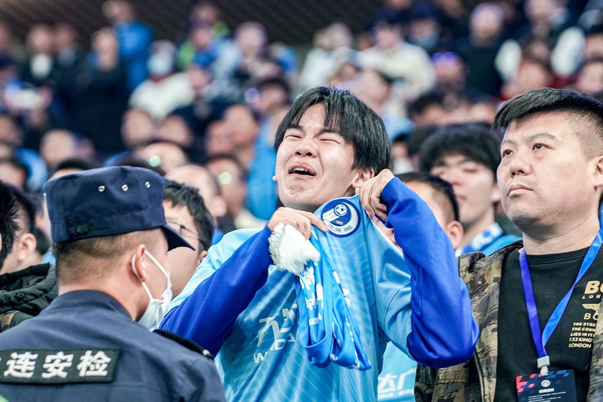 大连一方主场不敌，降级形势严峻