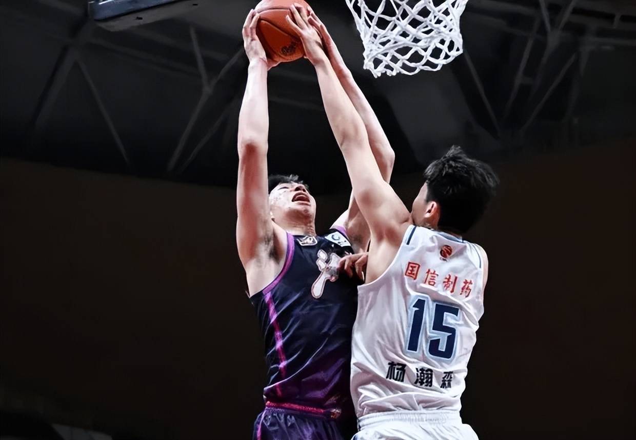 杭州绿城客场擒下青岛黄海，表现出色